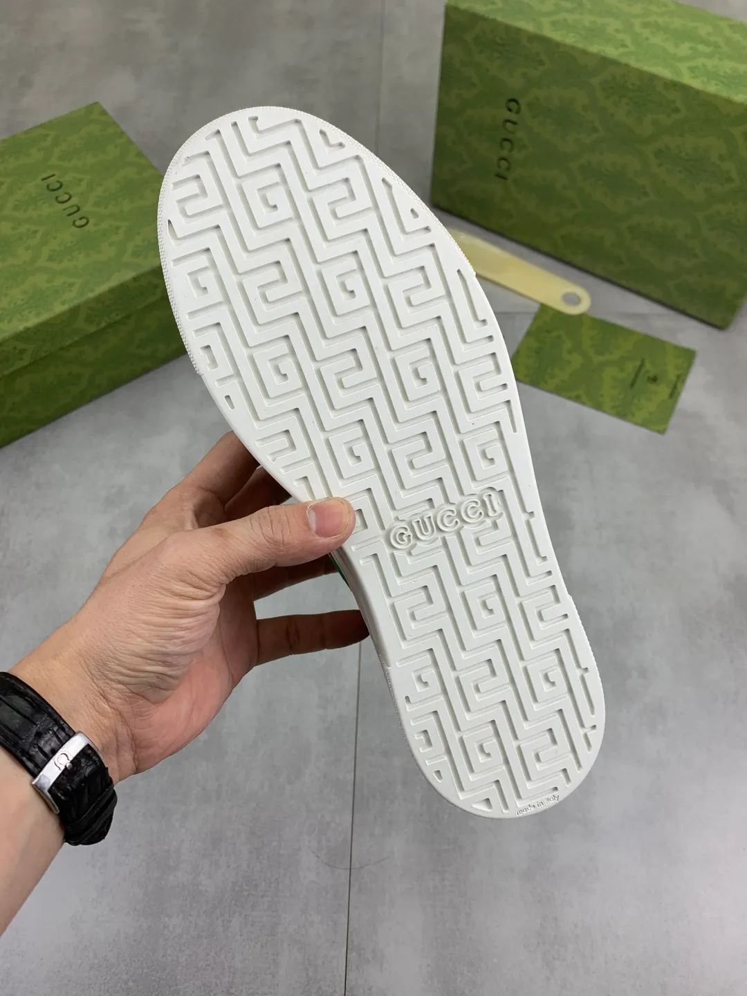 Men's Men's Shoes P420 💰[New Style] 🆘 The latest model from Gucci's official website🎁Classic casual and fashionable men's shoes👟Hot style💥Simple and elegant style, exclusive for trendy men. Unique latest brand elements from the official website👑Gucci original decoration, fashionable and generous, made of original soft calfskin fabric➕Comfortable soft sheepskin lining ✅The official website specifies wear-resistant rubber outsole_full of elasticity, classic model taken in real life🎬Color: 2️⃣colors available😍Number: 38-44
